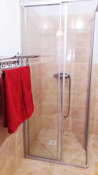 Загородные дома Смерековий двір Яремче Двухместный номер с 1 кроватью и террасой-9