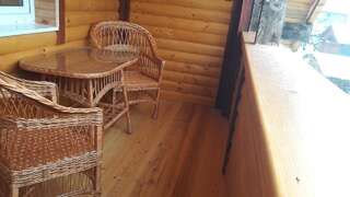 Загородные дома Смерековий двір Яремче Двухместный номер с 1 кроватью и террасой-11