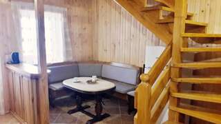 Загородные дома Смерековий двір Яремче Двухместный номер с 1 кроватью и террасой-12