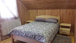 Загородные дома Смерековий двір Яремче Двухместный номер с 1 кроватью и террасой-13