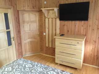 Загородные дома Смерековий двір Яремче Двухместный номер с 1 кроватью и террасой-14